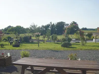 Jardin de l'établissement Gîte en Touraine: Campagne, 3 Chambres, Près de Chenonceau - FR-1-381-121
