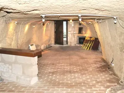 Plan de l'établissement Gîte Médiéval Croglodytique à Loches avec Animaux Acceptés - FR-1-381-162