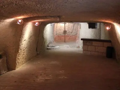 Plan de l'établissement Gîte Médiéval Croglodytique à Loches avec Animaux Acceptés - FR-1-381-162