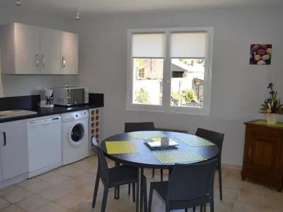 Cuisine ou kitchenette dans l'établissement Charmant gîte à Vouvray avec 2 chambres et jardin - FR-1-381-167
