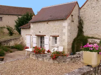 Jardin de l'établissement Le Pressoir de Galisson: Gîte Authentique en Touraine avec Jardin et Wifi - FR-1-381-169