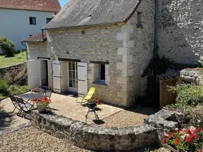 Jardin de l'établissement Le Pressoir de Galisson: Gîte Authentique en Touraine avec Jardin et Wifi - FR-1-381-169