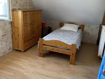 Un ou plusieurs lits dans un hébergement de l'établissement Le Pressoir de Galisson: Gîte Authentique en Touraine avec Jardin et Wifi - FR-1-381-169