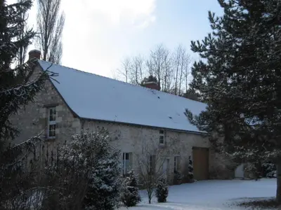 L'établissement Gîte de charme dans la forêt de Chinon avec jardin clos - FR-1-381-188 en hiver
