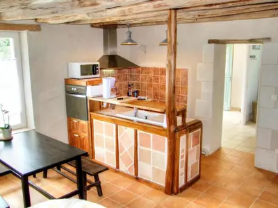 Cuisine ou kitchenette dans l'établissement Gîte L'Orée du Bois : Charme Rural & Animaux Admis - FR-1-381-200