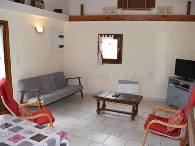 Télévision ou salle de divertissement dans l'établissement Maison historique en Touraine proche châteaux avec jardin & WiFi - FR-1-381-220