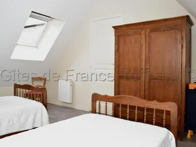 Un ou plusieurs lits dans un hébergement de l'établissement Maison tourangelle restaurée, 3 chambres, jardin clos, village viticole, proche loisirs et équipements bébé - FR-1-381-236