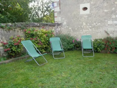 Jardin de l'établissement Maison tourangelle restaurée, 3 chambres, jardin clos, village viticole, proche loisirs et équipements bébé - FR-1-381-236