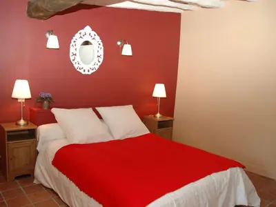 Un ou plusieurs lits dans un hébergement de l'établissement Gîte authentique à Brizay avec jardin privé et piscine - FR-1-381-238