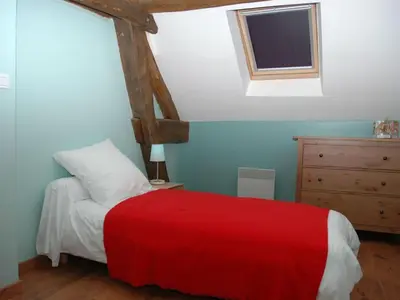 Un ou plusieurs lits dans un hébergement de l'établissement Gîte authentique à Brizay avec jardin privé et piscine - FR-1-381-238