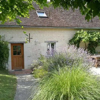 Gîte authentique à Brizay avec jardin privé et piscine - FR-1-381-238