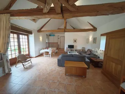 Coin salon dans l'établissement Charmante demeure du 17e en Touraine avec piscine privative - FR-1-381-368