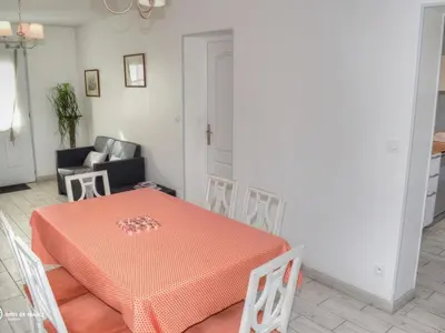 Coin salon dans l'établissement Gîte de charme avec piscine partagée près de Tours - FR-1-381-393