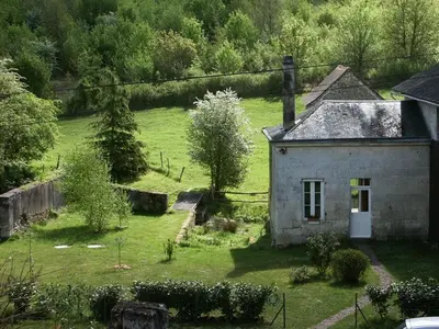 Jardin de l'établissement Charmant gîte paysan XIXe avec terrasse et jardin bordé par un ruisseau, à 1,5 km d'Azay-le-Rideau - FR-1-381-417