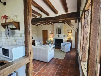 Cuisine ou kitchenette dans l'établissement Maison en campagne avec cheminée et animaux acceptés - FR-1-381-440