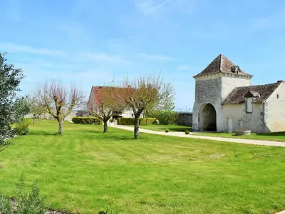 Jardin de l'établissement Maison en campagne avec cheminée et animaux acceptés - FR-1-381-440