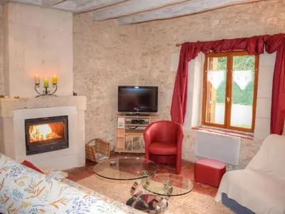 Télévision ou salle de divertissement dans l'établissement Gîte charmant en Touraine avec jardin et WIFI - FR-1-381-444