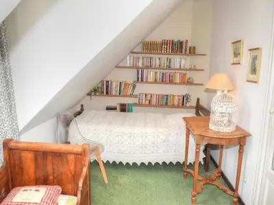 Bibliothèque dans la maison de vacances