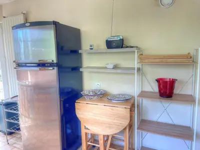 Cuisine ou kitchenette dans l'établissement Gîte de charme XVIIe siècle avec jardin clos, balnéo, terrasse panoramique et WIFI près du Château de Villandry - FR-1-381-471