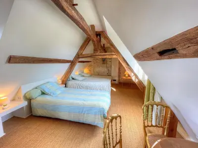 Un ou plusieurs lits dans un hébergement de l'établissement Gîte de charme XVIIe siècle avec jardin clos, balnéo, terrasse panoramique et WIFI près du Château de Villandry - FR-1-381-471