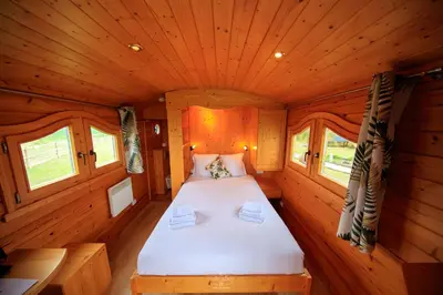Un ou plusieurs lits dans un hébergement de l'établissement Domaine de Presle Saumur, The Originals Relais