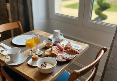 Options de petit-déjeuner proposées aux clients de l'établissement Domaine de Presle Saumur, The Originals Relais