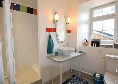 Salle de bains dans l'établissement L'étape de Loudun
