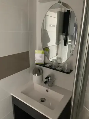 Salle de bains dans l'établissement L'Escale de la Gare