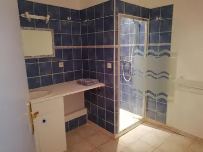 Salle de bains dans l'établissement chez Effat et marie T A C 1