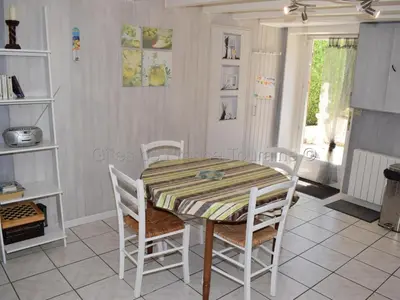 Cuisine ou kitchenette dans l'établissement Gîte 40m² au calme avec cour privée - FR-1-381-24