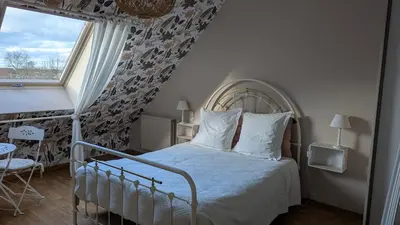 Un ou plusieurs lits dans un hébergement de l'établissement Chambre Rose Blanche