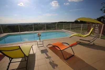 Piscine de l'établissement GITE MONTGOLFIÈRE 6 PERSONNES ou située à proximité