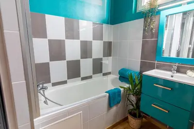 Salle de bains dans l'établissement Oasis Anjou