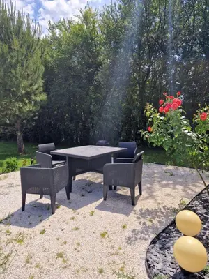 Jardin de l'établissement Maison/gîte-6 km de Tours