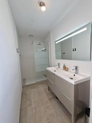 Salle de bains dans l'établissement Maison/gîte-6 km de Tours