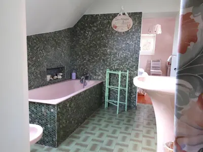 Salle de bains dans l'établissement Le Mans Chambre