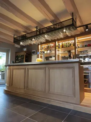 Salon ou bar de l'établissement Hotel le Faisan