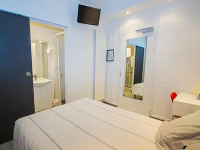 Un ou plusieurs lits dans un hébergement de l'établissement Hôtel Saint Jean