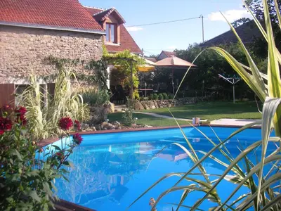 Piscine de l'établissement Chambres d'Hôtes La Vallée des Vignes ou située à proximité