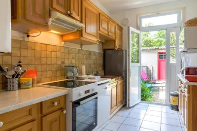 Cuisine ou kitchenette dans l'établissement Maison 88 m2 le patio du centre ville avec garage