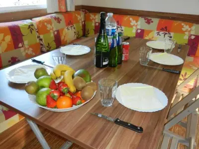 Plan de l'établissement Bungalow charmant à Trogues avec piscine partagée