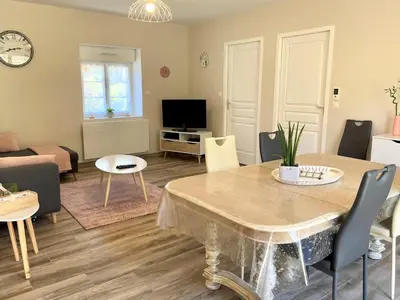 Télévision ou salle de divertissement dans l'établissement Gîte Bambou