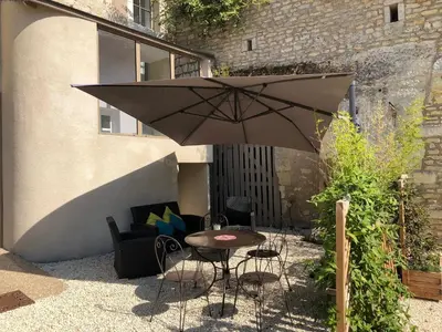 Terrasse ou espace extérieur de l'établissement Cottage du chateau for 4 people 90 M- 2 bedrooms 2 bathrooms pool