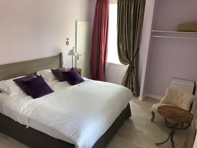 Un ou plusieurs lits dans un hébergement de l'établissement Cottage du chateau for 4 people 90 M- 2 bedrooms 2 bathrooms pool