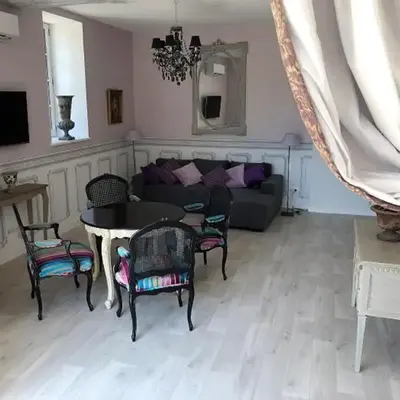 Cottage du chateau for 4 people 90 M- 2 bedrooms 2 bathrooms pool