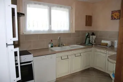 Cuisine ou kitchenette dans l'établissement Gîte Natur'Amis