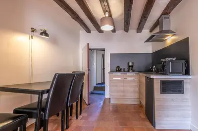 Cuisine ou kitchenette dans l'établissement Logis de la Prévôté