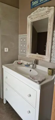 Salle de bains dans l'établissement Le Grand Gite De La Promenade