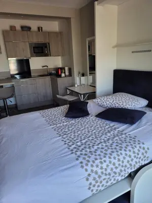 Cuisine ou kitchenette dans l'établissement CHANGÉ, 10mn LE MANS 72