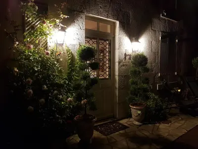 Jardin de l'établissement Le Grand Cèdre Spa et sauna intérieur piscine